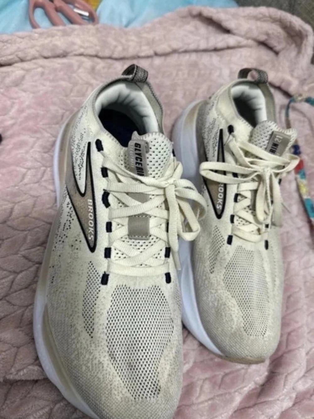 Brooks Cream/White Mesh Athletic Running Sneakers